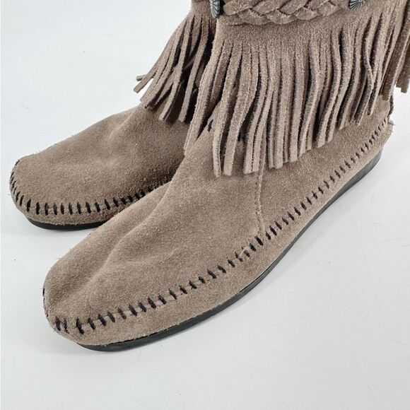 Grey Fringe Minnetonka Booties Women's Size 8 - Picture 3 of 8